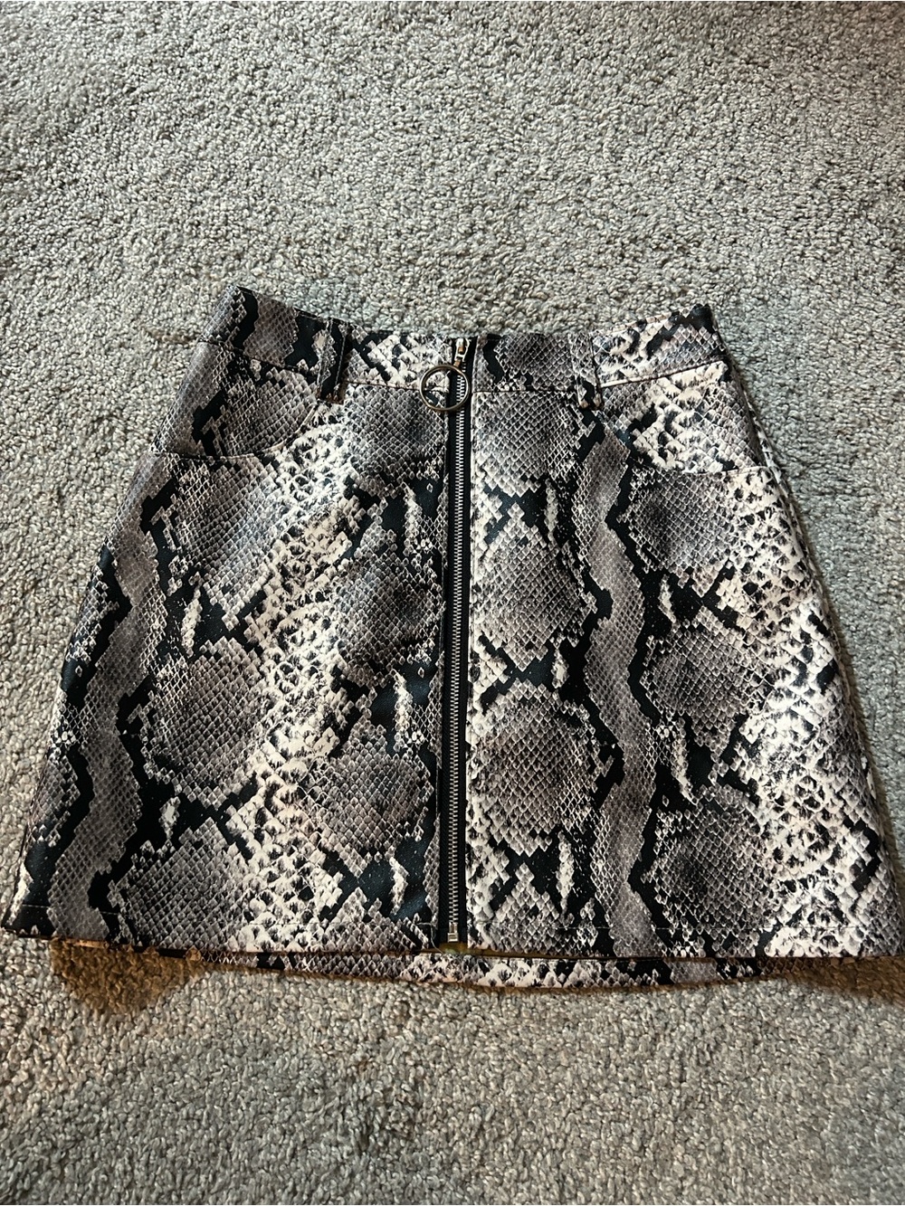 Honey Punch Snake-Print Zip Mini Skirt - White & Black